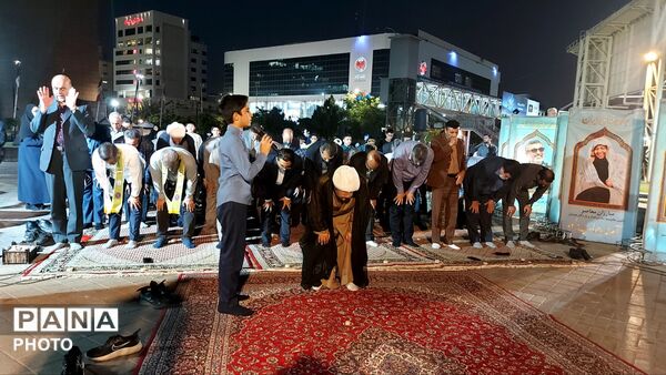تجدید عهد دانش‌آموزی با معنویت در حاشیه اجلاس سی‌وسوم