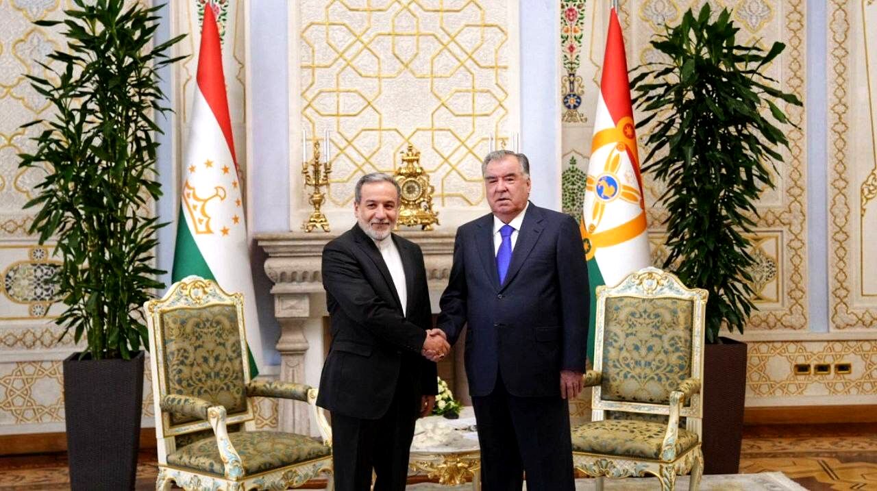 دیدار و گفت‌وگوی عراقچی با رئیس‌جمهور تاجیکستان