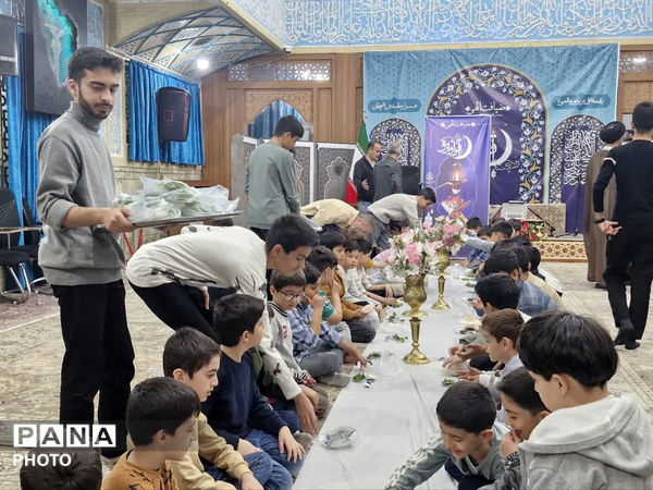 آیین جزءخوانی نوجوانان قمی در بقعه ابن بابویه 