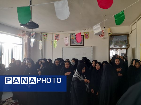 نواخته شدن زنگ گلبانگ انقلاب اسلامی در دبیرستان پگاه روستای مارکده