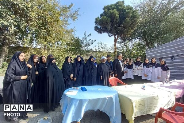 برپایی غرفه قرآن - عترت، فرهنگی - هنری و سلامت در مصلای نماز جمعه چهاردانگه