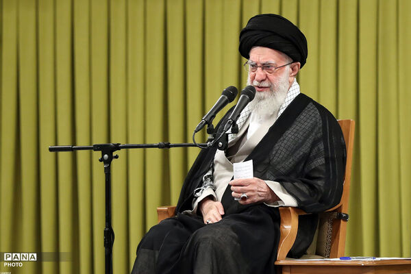 منتخب تصاویر دیدارهای رهبر شهید انقلاب با نوجوانان، جوانان و دانش‌آموزان 
