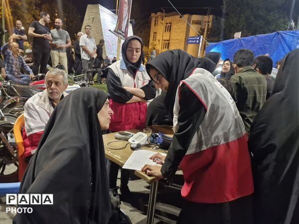حضور میدانی امدادگران هلال‌احمر تویسرکان در یادواره شهدای زنان جنگ رمضان