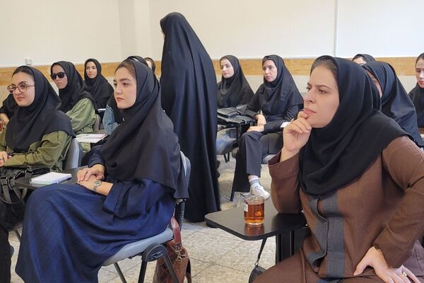 جلسه شورای معلمان دبیرستان نمونه دولتی ولایت