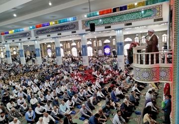 حضور امدادگران هلال‌احمر در نماز جمعه