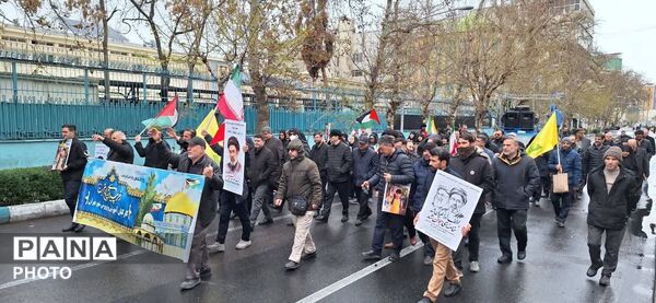 طنین پر شکوه مرگ بر اسرائیل و آمریکا فرهنگیان تهران
