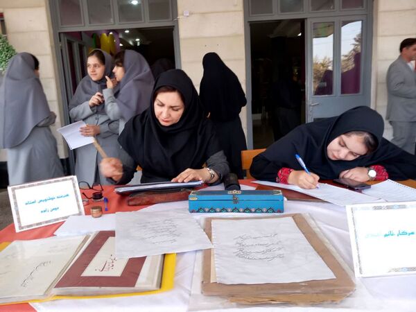 گرامیداشت روز حافظ و خوشنویسی در دبیرستان آرمینه مصلی نژاد ناحیه ۶