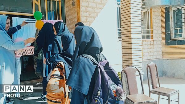 جشن جوانه‌ هادر دبیرستان سمیه اشترینان