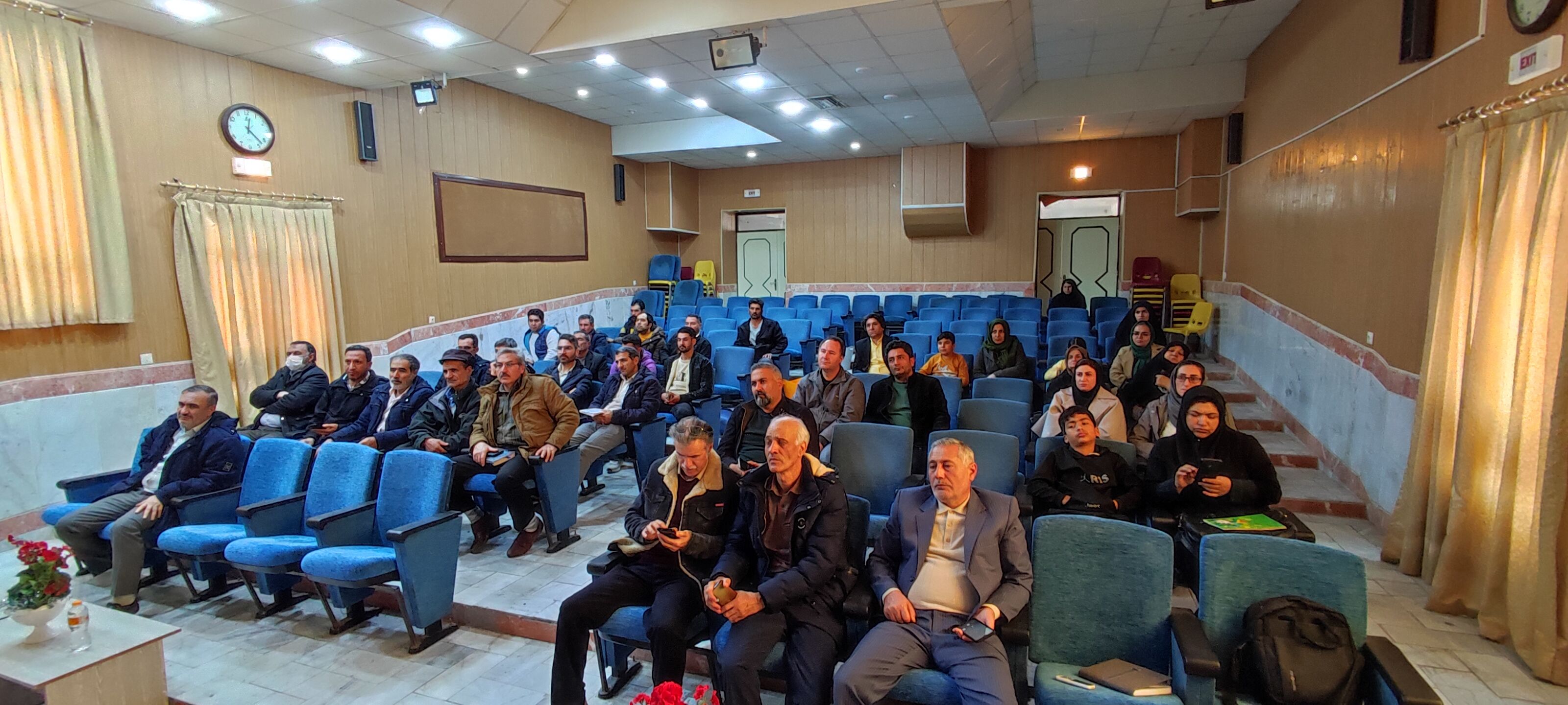 کارگاه آموزشی و مهارتی مدیریت تلفیقی مبارزه با کنه واروا در کندوهای زنبور عسل