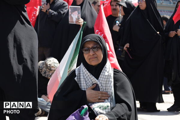 آخرین وداع ملت ایران با رهبر شهید 