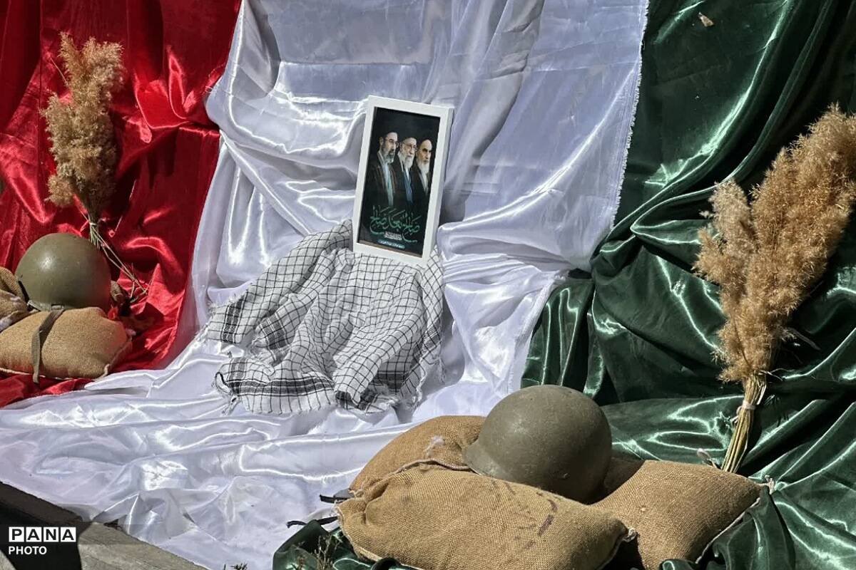 آیین «روایت ایستادگی» و گلباران مزار شهدای گمنام در شهر ارجمند 