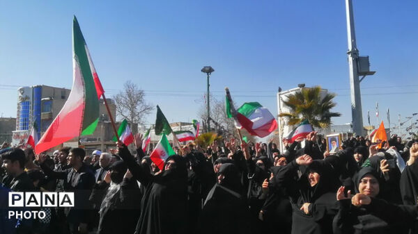 بیعت باشکوه مردم شهید پرور شهرستان کوهدشت با رهبر انقلاب