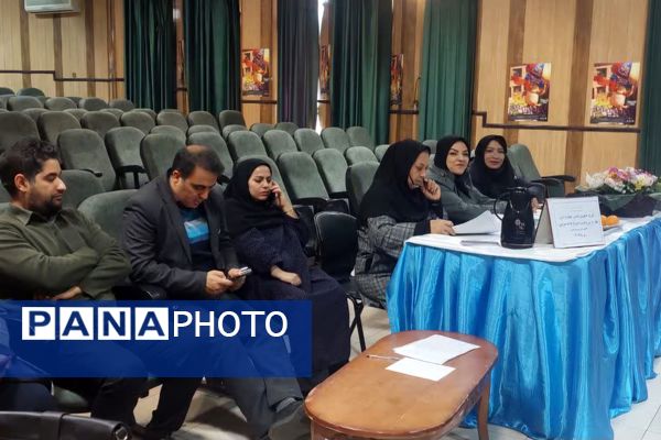 داوری آثار تئاتر درسی در ناحیه سه شیراز 