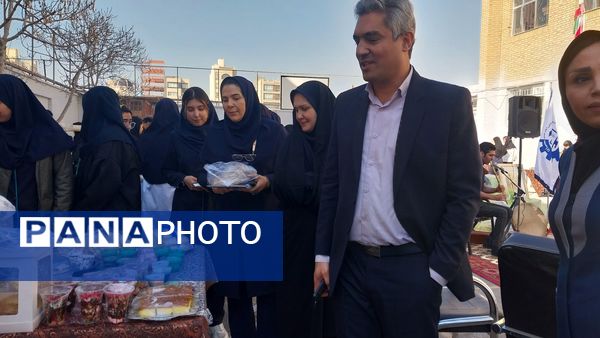 بازارچه کمک به غزه در هنرستان کاردانش امام حسن مجتبی (ع) ناحیه۶ مشهد