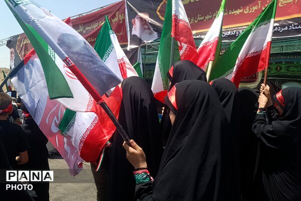 اجرای گروه سرود ریحانه‌الحسین پردیس در مراسم تشییع  رهبر شهید