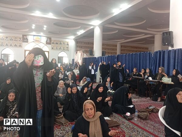 طنین دعای عرفه در مصلی نظرآباد