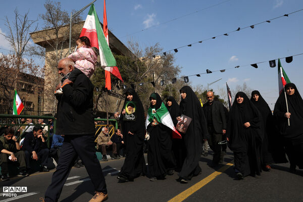 تشییع پیکر شهیدان لاریجانی، سلیمانی و شهدای ناوشکن دنا - 3