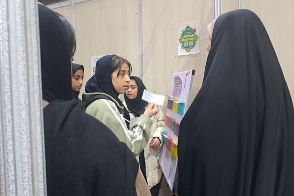 حضور دانش‌آموزان مدرسه طلیعه در نمایشگاه قرآن و عترت مجموعه ورزشی ایثار