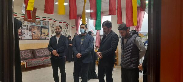 به نمایش گذاشتن گوشه ای از برکات انقلاب اسلامی در مدرسه انقلاب دبیرستان حق شناس2