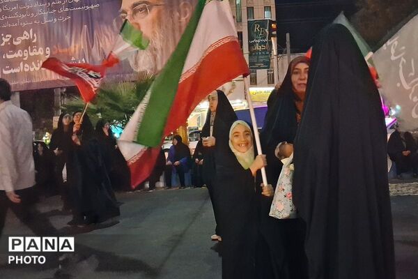 تجمع مردمی رباط کریم با اجرای سرود و سخنرانی