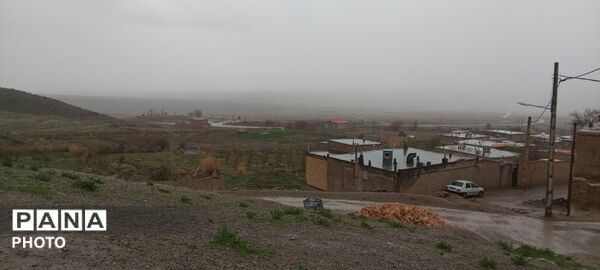 بارش باران بهاری در روستا بتو 