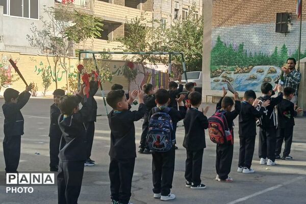 آغاز فصل دانایی؛ لبخند کلاس‌اولی‌ها در جشن شکوفه‌ها