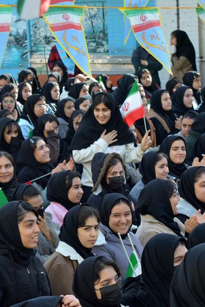 زیر پرچم ایران
