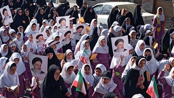  ۱۳ آبان؛ فریاد ایستادگی و عزت ایرانی در شهر بن 