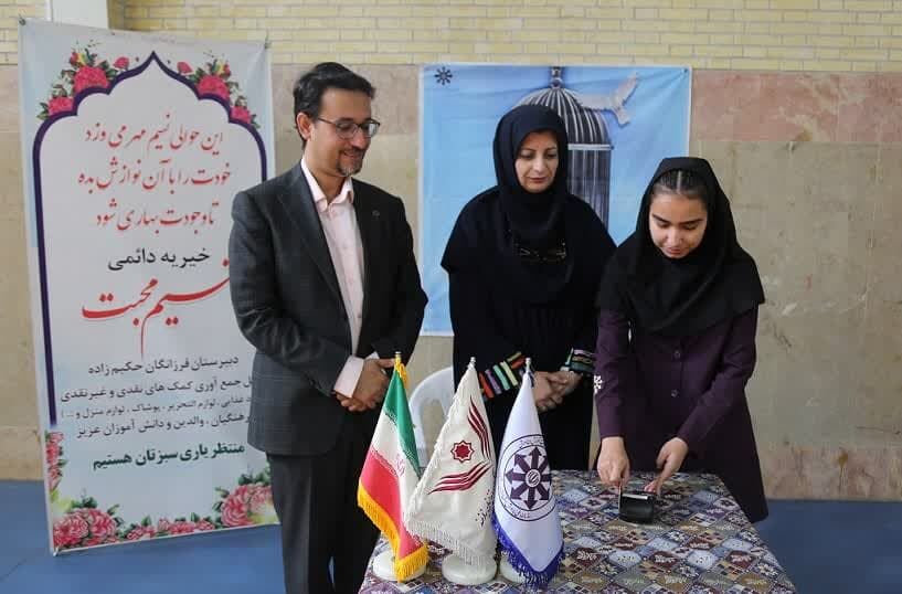 کمک 71 میلیون تومانی دانش‌آموزان دبیرستان دخترانه فرزانگان حکیم زاده جهت آزادی مادر زندانی