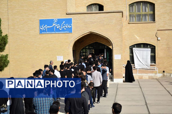 رقابت داوطلبان کنکور رشته تجربی در دانشگاه قم