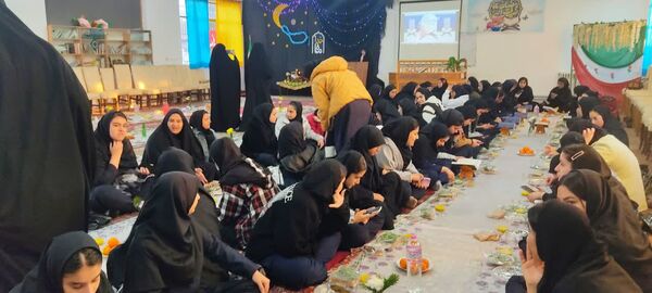 ضیافت افطار در هنرستان فاطمه‌الزهرا (س) بابلسر 