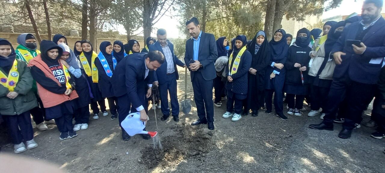  آیین متمرکز جشن نیکوکاری و جشن درختکاری در مدارس استان البرز 