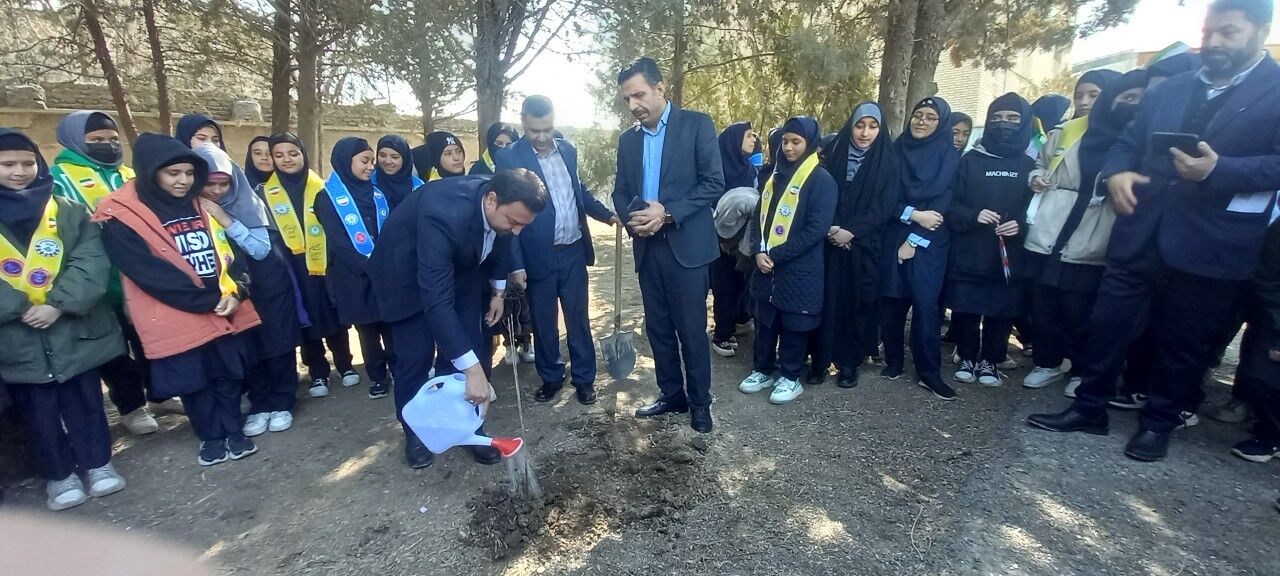  آیین متمرکز جشن نیکوکاری و جشن درختکاری در مدارس استان البرز 