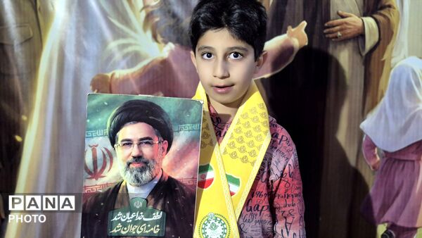 طنین رجزهای دانش‌آموزان پیشتاز در همایش شبانه‌ فارسان