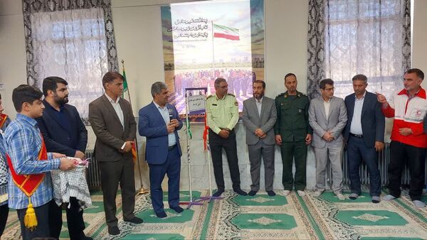 مراسم هفته گرامیداشت پدافند غیرعامل در دبیرستان دور اول صدرا مهریز