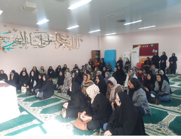 نشست صمیمی انجمن و اولیا پایه هفتم در دبیرستان فرهنگیان ناحیه۷ مشهد