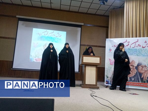همایش‌مادران‌قهرمان‌پرور‌ در‌ سالن‌‌ باقرالعلوم‌ شهرستان قدس