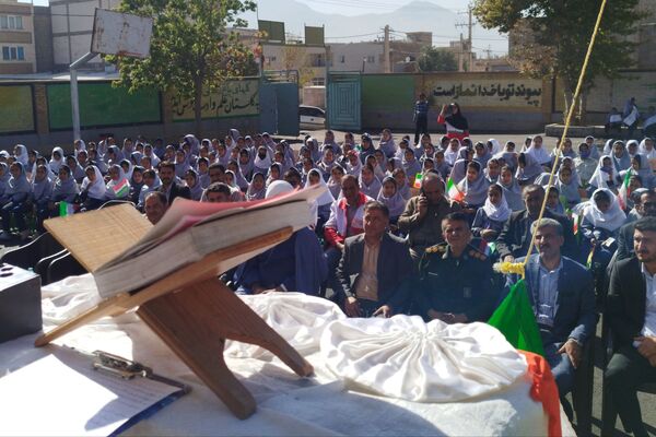 مدرسه فروغ دانش میزبان آیین باشکوه جشن عاطفه‌ها شد