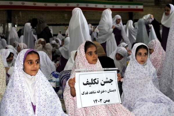 جشن تکلیف دانش‌آموزن دختر در گچساران