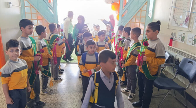 زنگ مهر در دبستان امیرکبیر سپاهانشهر