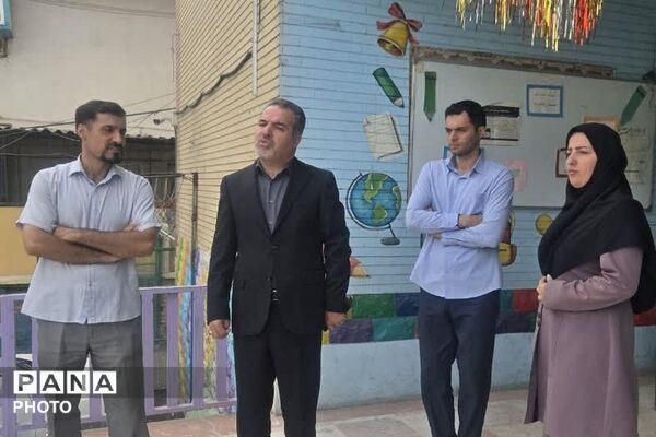 بازدید مدیر آموزش و پرورش ناحیه دو شهرری از دبستان پانزده خرداد 
