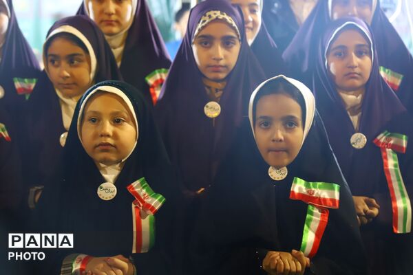 همبستگی «آموزش و پرورش ناحیه ۵ تبریز» در گرامیداشت یاد رهبر شهید