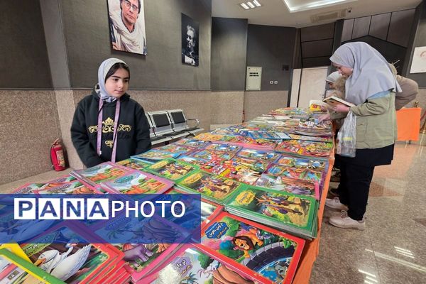 بازدید علمی دانش‌آموزان از نمایشگاه کتاب رباط‌کریم