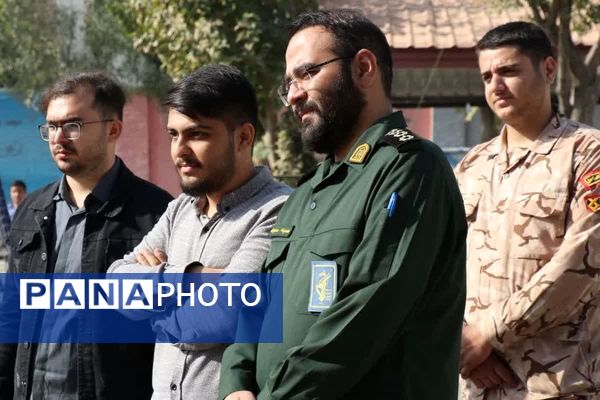 یادواره لاله‌های روشن در مدرسه تیزهوشان شهید بهشتی قرچک