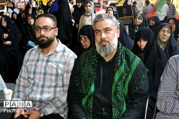دبیرستان دخترانه ولایت در غرفه شهدای دانش‌آموز ورامین 