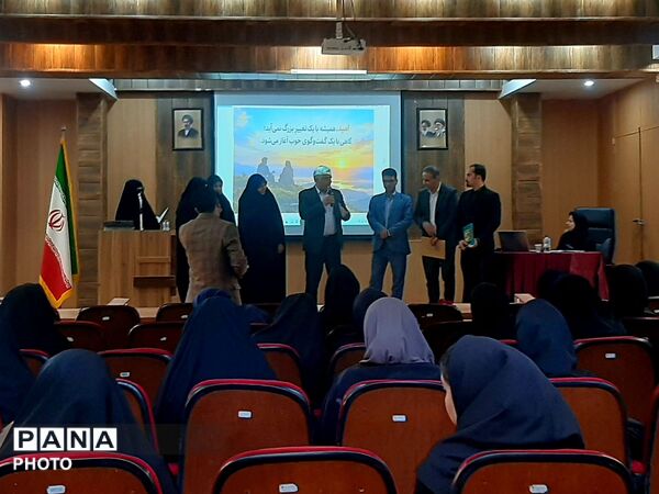 همایش هفته بهداشت روان و دوره توانمندسازی مشاوران مدارس آموزش و پرورش ناحیه شش