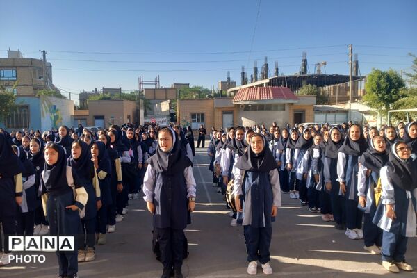 آغاز ماه‌ مهر و دیدار مجدد دانش‌آموزان و معلمان در مدرسه عزیزالله پزشکی ۲