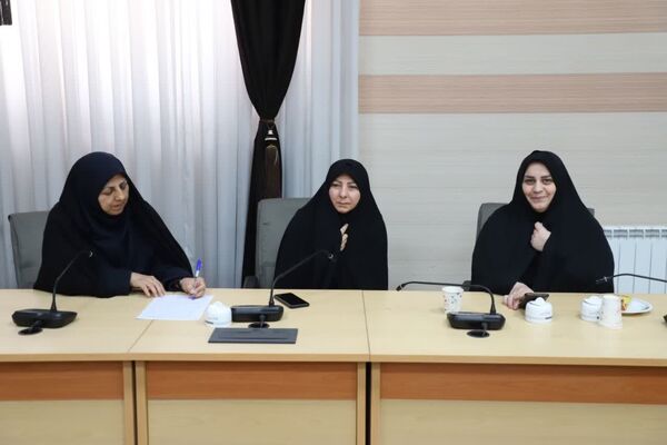 نشست هم‌اندیشی بانوان ستادی اداره‌کل آموزش و پرورش آذربایجان‌شرقی