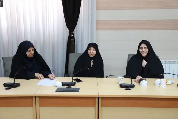 نشست هم‌اندیشی بانوان ستادی اداره‌کل آموزش و پرورش آذربایجان‌شرقی