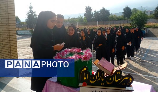 شور عاطفه‌ها در دبیرستان یاران امام گلوگاه 